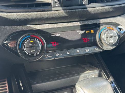 Used 2022 Kia Forte GT-Line w/ GT-Line Premium Package image 18