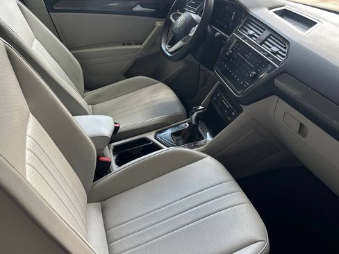 Used 2023 Volkswagen Tiguan SE FWD image 17