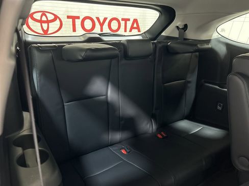 Used 2026 Toyota Highlander Limited image 19