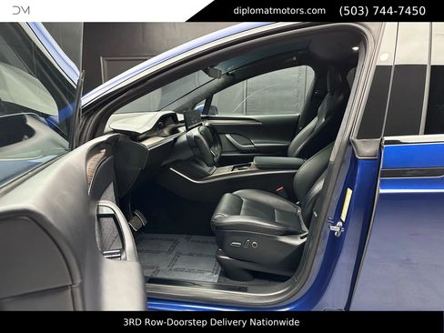 Used 2022 Tesla Model X image 18