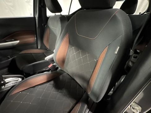 Used 2020 Nissan Kicks SR image 18