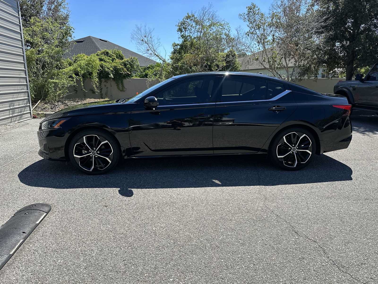 Used 2024 Nissan Altima 2.5 SR FWD image 3