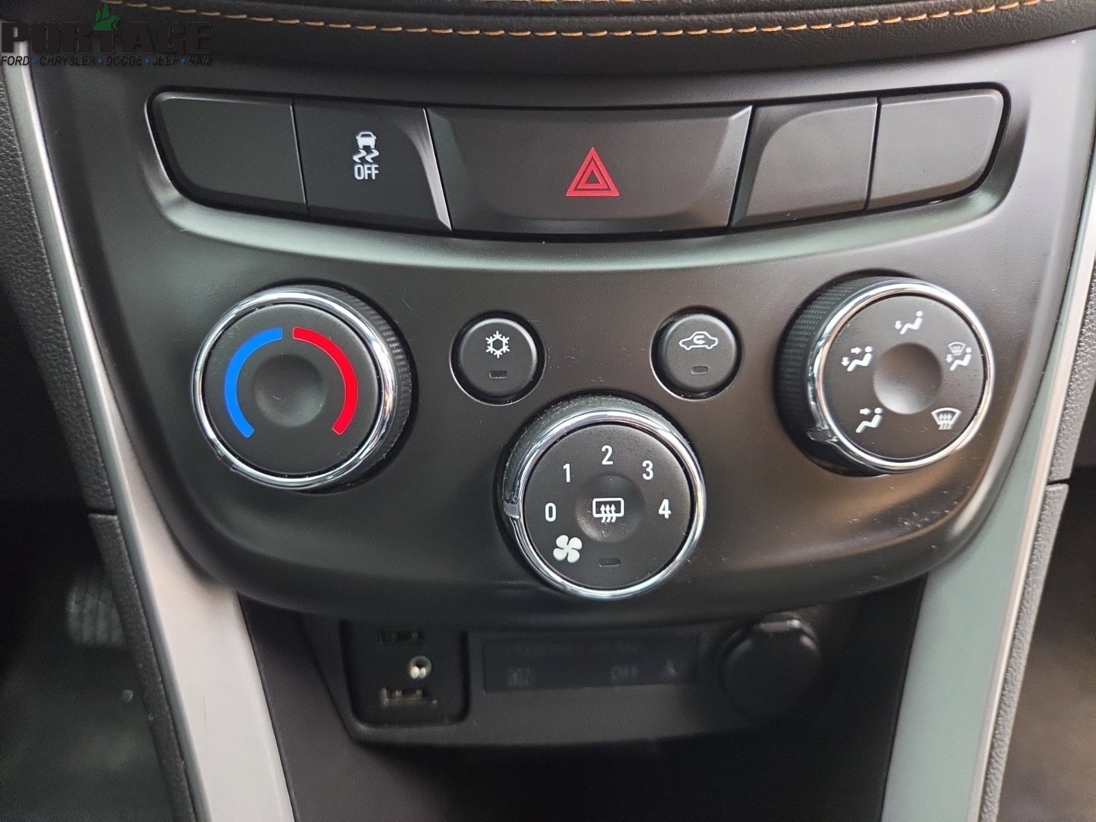 Used 2022 Chevrolet Trax LT w/ LT Convenience Package AWD/4WD image 22