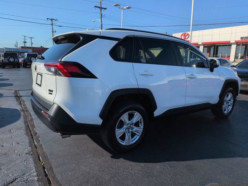 Used 2021 Toyota RAV4 XLE AWD/4WD image 5