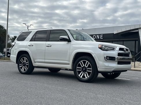 Used 2017 Toyota 4Runner Limited image 9