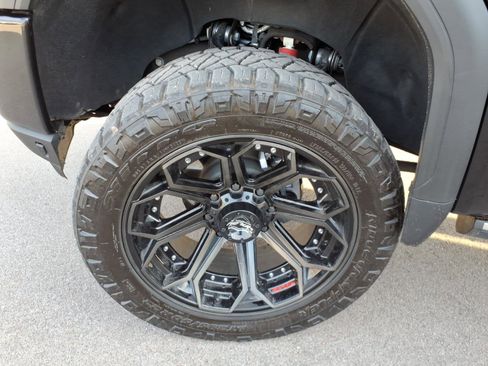 Used 2022 GMC Sierra 3500 Denali w/ Denali Black Diamond Edition image 9