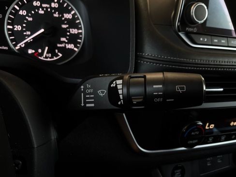 Used 2025 Nissan Rogue SV FWD image 36