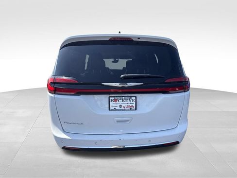 Certified 2023 Chrysler Pacifica Touring-L FWD image 5