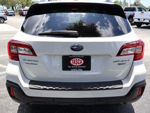 Used 2018 Subaru Outback 3.6R Touring AWD/4WD image 6