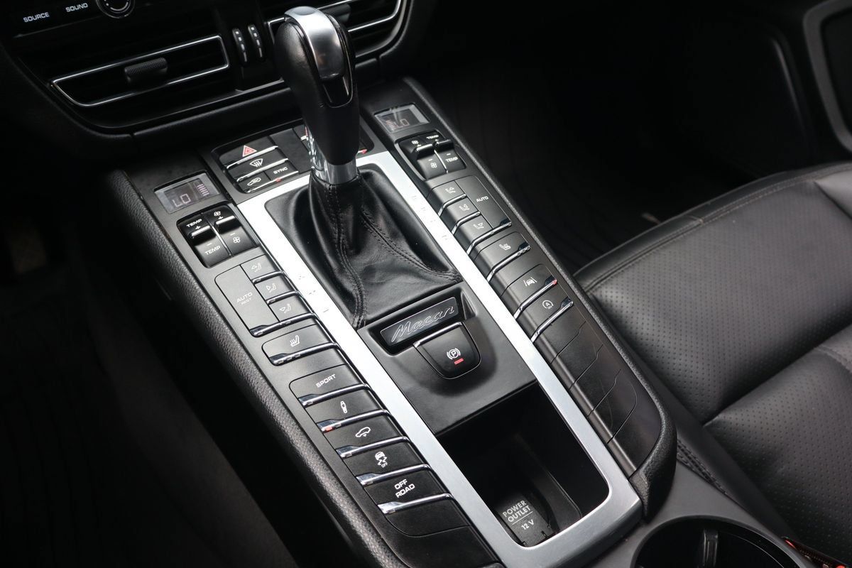 Used 2020 Porsche Macan AWD/4WD image 21