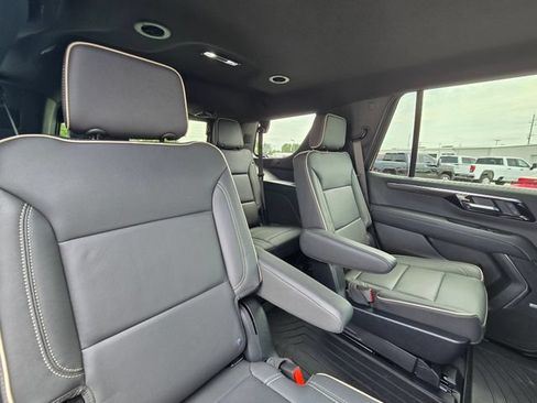 Used 2025 Chevrolet Tahoe Premier AWD/4WD image 17