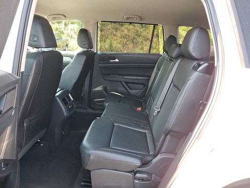 Used 2020 Volkswagen Atlas SE w/ Towing Package image 12