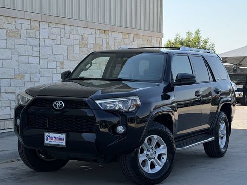 Used 2015 Toyota 4Runner SR5 AWD/4WD image 2