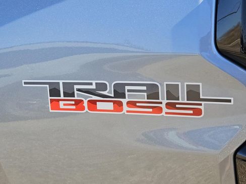 Used 2024 Chevrolet Colorado Trail Boss w/ Advanced Trailering Package image 8