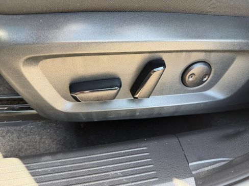 Used 2025 Nissan Rogue SV FWD image 21