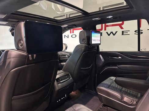 Used 2024 Cadillac Escalade V w/ LPO, ONYX Package AWD/4WD image 36
