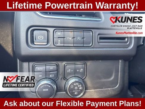 Used 2024 GMC Yukon SLE image 27