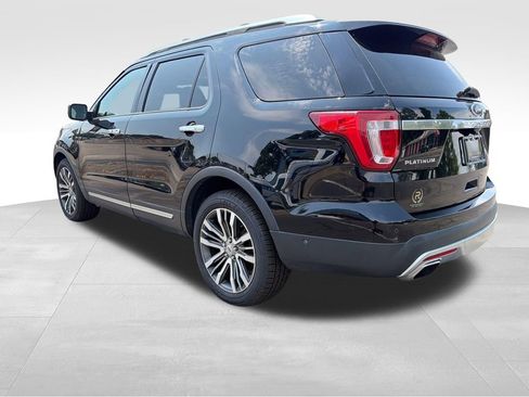 Used 2017 Ford Explorer Platinum AWD/4WD image 3
