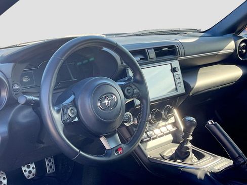 Used 2025 Toyota GR86 Premium w/ ALL Weather Mat Package (TMS) image 9