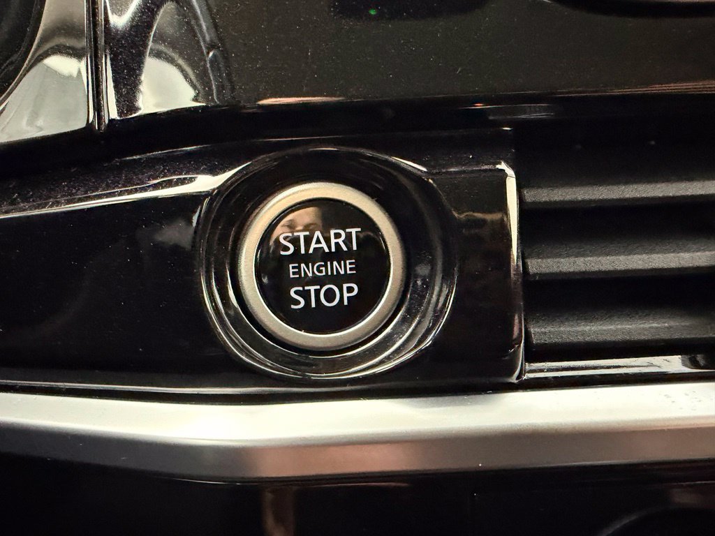 Used 2022 Nissan Pathfinder SL AWD/4WD image 26