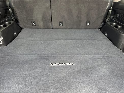 Used 2018 Toyota Highlander Limited w/ Carpet Mat Package (TMS) image 12