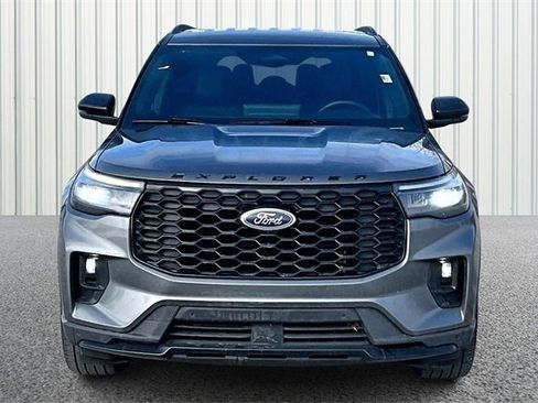 Used 2025 Ford Explorer ST-Line w/ ST-Line Street Pack image 3