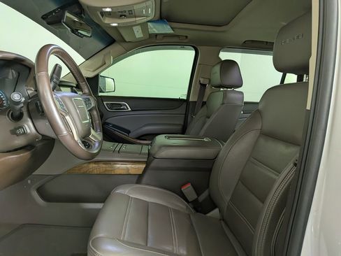 Used 2020 GMC Yukon Denali w/ Denali Premium Package image 17