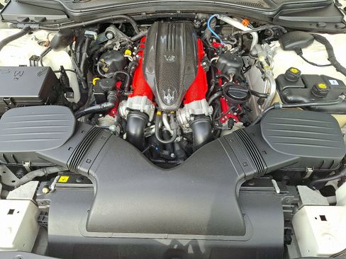 Used 2021 Maserati Ghibli Trofeo image 29