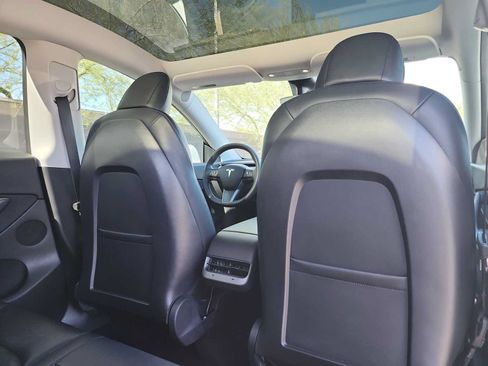 Used 2021 Tesla Model Y Long Range AWD/4WD image 15