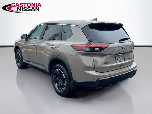 Used 2024 Nissan Rogue SV AWD/4WD image 6