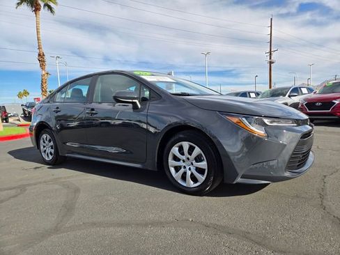 Used 2025 Toyota Corolla LE image 2