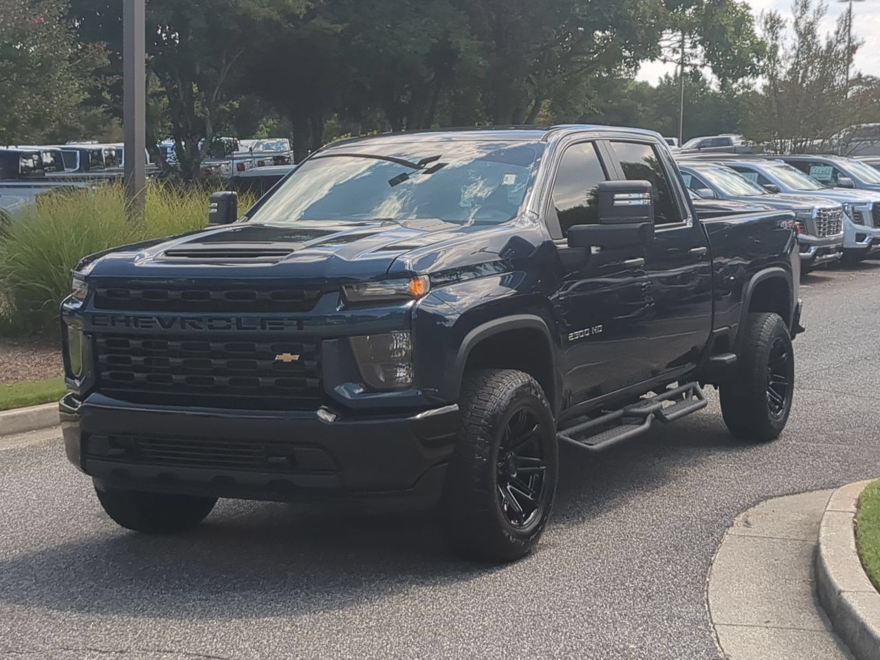 Used 2022 Chevrolet Silverado 2500 Custom w/ Custom Convenience Package AWD/4WD image 4