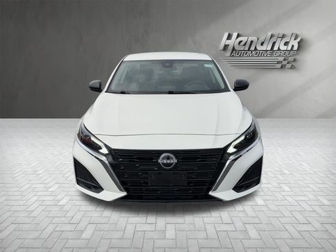 Used 2025 Nissan Altima 2.5 SV FWD image 3