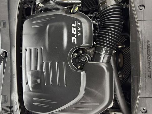 Used 2019 Dodge Charger SXT image 38