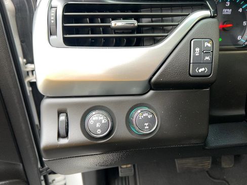 Used 2019 Chevrolet Suburban LT image 19