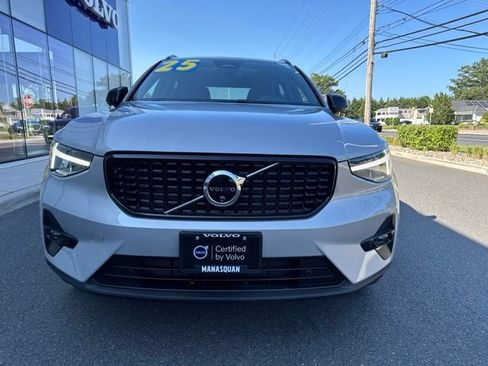 Certified 2025 Volvo XC40 B5 Plus AWD/4WD image 7