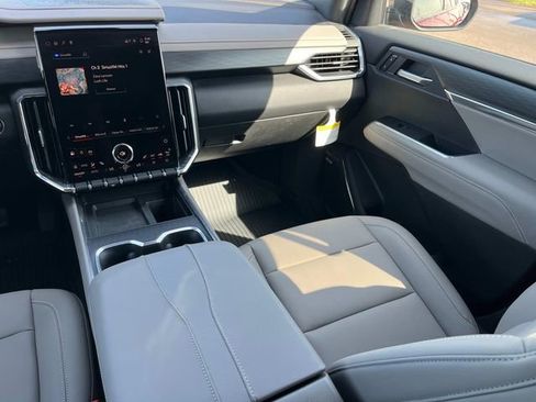 New 2025 GMC Acadia Elevation w/ Elevation Premium Package FWD image 18