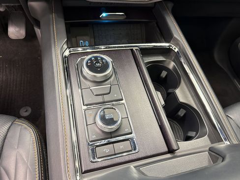 Used 2022 Ford Expedition Platinum AWD/4WD image 17