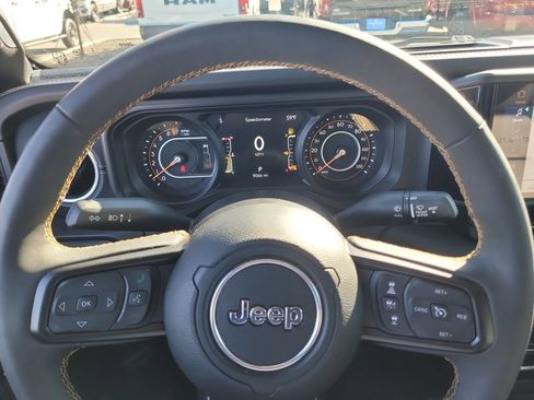 Used 2024 Jeep Gladiator Sport w/ Premium Package image 29