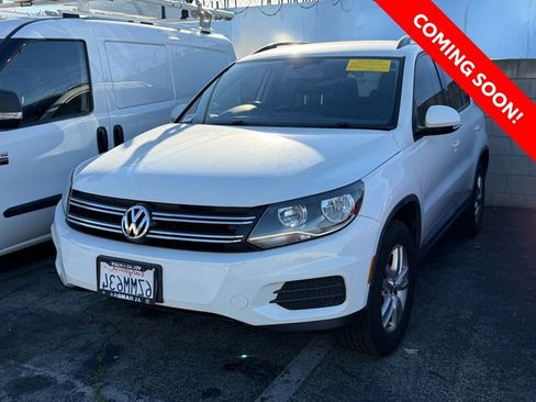 Used 2016 Volkswagen Tiguan S image 2