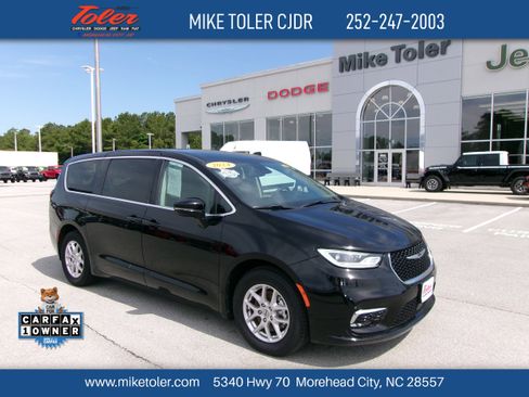 Used 2024 Chrysler Pacifica Touring-L FWD image 1