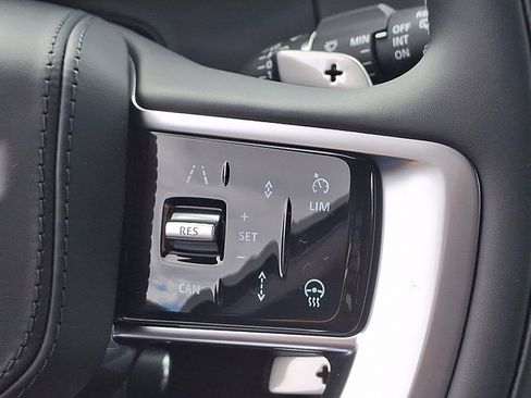 New 2025 Land Rover Range Rover Long Wheelbase SE image 20