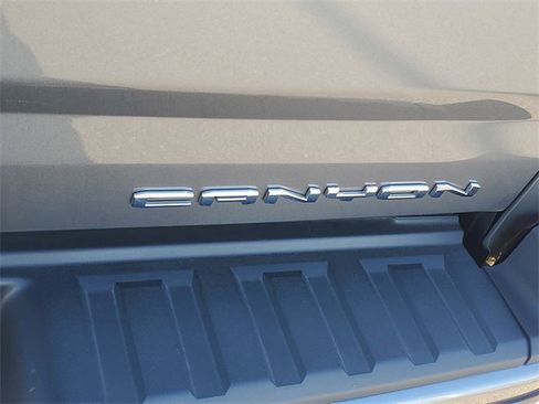 Used 2022 GMC Canyon Denali image 28