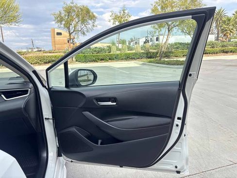Used 2021 Toyota Corolla LE FWD image 15