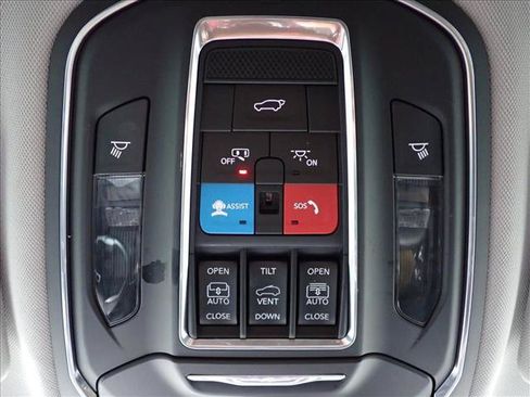 Used 2023 Jeep Grand Cherokee Limited AWD/4WD image 25