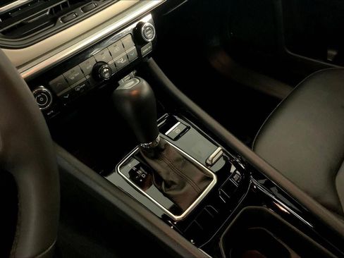 Used 2025 Jeep Compass Limited image 17