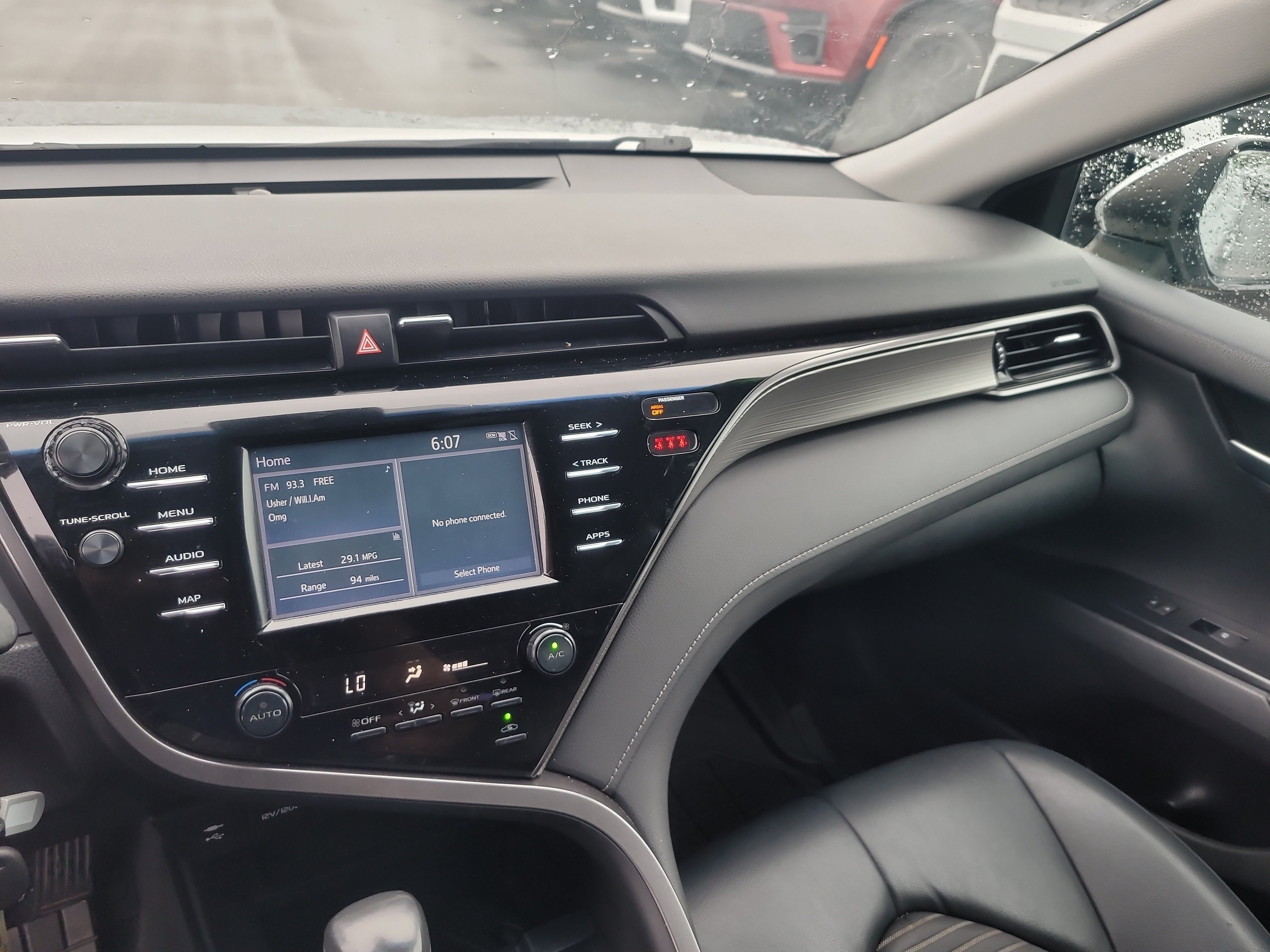 Used 2019 Toyota Camry SE FWD image 19