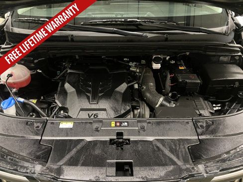 Used 2025 Kia Carnival FWD image 22