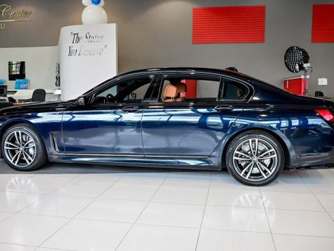 Used 2022 BMW 750i xDrive w/ Luxury Rear Seating Package AWD/4WD image 8