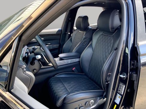 Used 2022 Genesis GV70 3.5T Sport w/ Sport Advanced Package AWD/4WD image 8